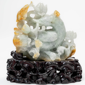 “Dolphin” Sculptural group in carved jade. Chinese work of the twentieth century.