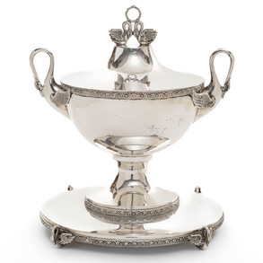 Elegant silver centrepiece in 20th century Spanish silver and punched silver, Empire style.