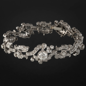 18kt white gold link bracelet with antique cut diamonds.