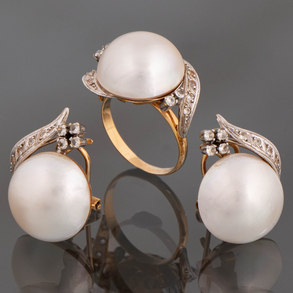 Set of two rings in 18kt yellow gold with topaz and diamonds.