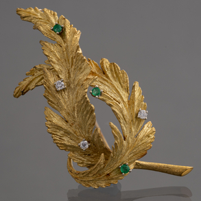 18kt yellow gold leaf brooch with diamonds and emeralds.