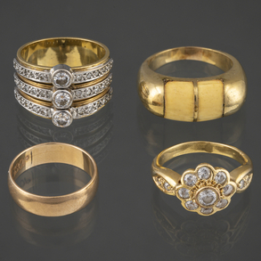 Set of four rings in 18kt yellow gold.