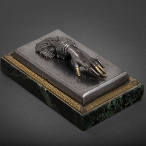 Paperweight in bronze in the shape of a XIX century hand.