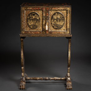 Cabinet or Cantonese export cabinet in black lacquered wood with gilded motifs of the 19th century