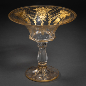 Center of cut crystal decorated with vegetable and floral motifs in gilding of the nineteenth century.