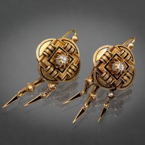 Pair of earrings in 18kt yellow gold with enamel and diamonds.