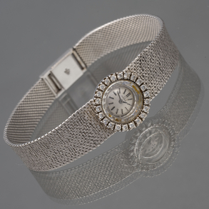 Omega lady's watch in 18kt white gold with brilliant-cut diamonds.