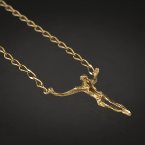 Cadena de eslabones con colgante de cristo  en oro amarillo de 18 kt