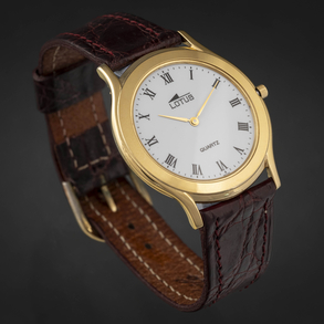 Reloj Lotus 9577 con mecanismo a cuarzo y correa en piel.