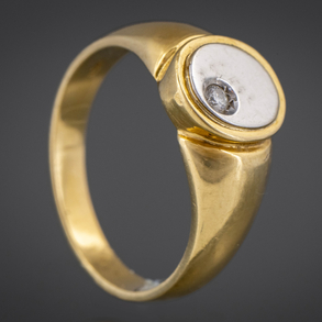 Anillo en oro amarillo y oro blanco de 18 kt con brillantes.
