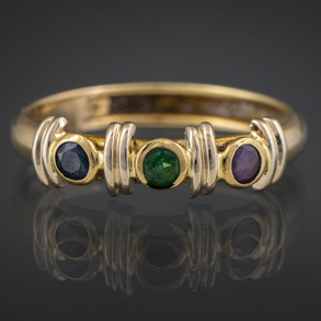 Anillo en oro amarillo de 18 kt con espinelas.