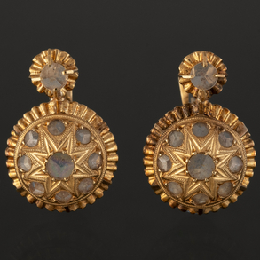 Pareja de pendientes antiguos en oro amarillo de 18 kt