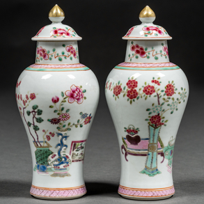Pareja de jarrones en porcelana china familia rosa del siglo XIX.