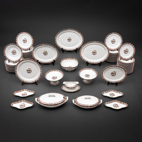 Elegante vajilla de Limoges con decoración exótica compuesta por 84 piezas de William Guerin( 1838-1912)