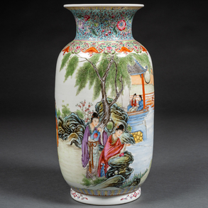 Jarrón en porcelana china de la época república. Trabajo Chino del siglo XX.