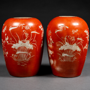Pareja de tibores en porcelana china de color rojo hierro del siglo XIX.
