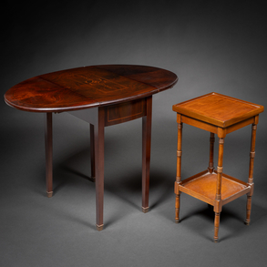 Conjunto de mesilla y mesa de dos alas en madera de siglo XX