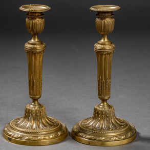 Pareja de candelabros franceses estilo luís XVI en bronce dorado del siglo XIX