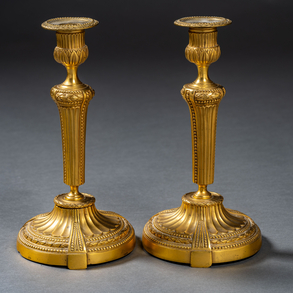 Pareja de candelabros franceses estilo Imperio en bronce dorado de finales del siglo XIX