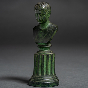 Busto clásico en bronce don patina color verde de finales del siglo XIX.