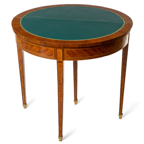 Mesa de juego en forma de media luna estilo Luís XVI en madera de nogal y limoncillo del siglo XIX.