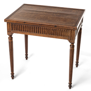 Mesa de juego francesa estilo Luís XVI en madera de nogal del siglo XIX