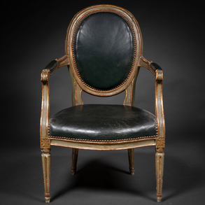 Butaca francesa estilo Luís XVI en madera pintada de color verde y dorada del siglo XIX