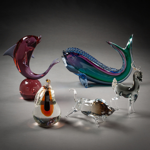 Conjunto de cinco figuras en cristal soplado de Murano de diferentes colores del siglo XX.
