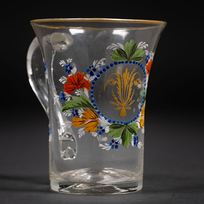 Vaso en cristal traslúcido con esmalte de flores en cristal  de la Real fábrica de cristales de la Granja de finales del siglo XVIII-XIX