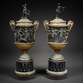 Pareja de urnas Grand Tour en bronce pavonado, bronce dorado y mármol negro del siglo XIX