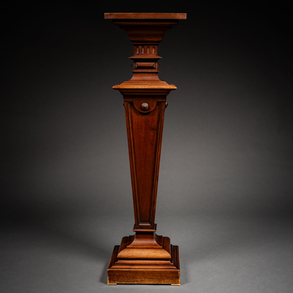 Columna en forma de estípite en madera tallada del siglo XX