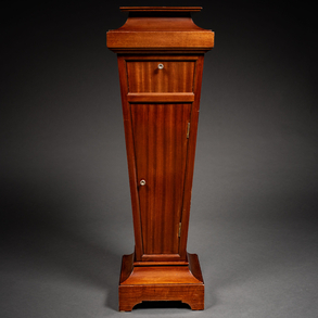 Columna en forma de estípite en  madera tallada del siglo XX.