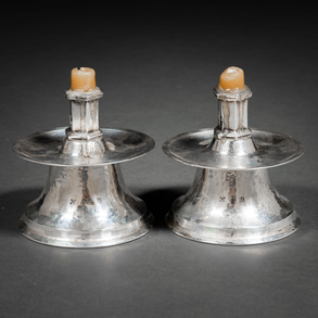 Pareja de candeleros de carrete en plata española y punzonada del siglo XX.