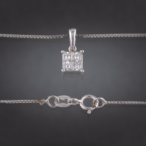 Colgante y cadena en oro blanco de 18 kt con diamantes talla princesa.