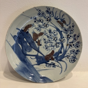 Plato en porcelana china azul y blanca del siglo XIX