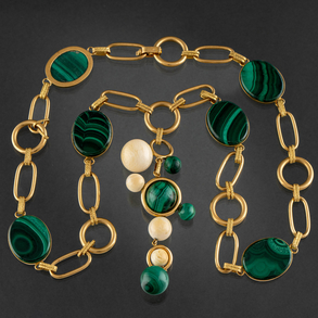Collar de eslabones circulares y rectangulares en oro amarillo de 18 kt y piezas de malaquita