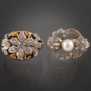 Conjunto de dos  anillos en oro amarillo de 18kt con circonitas y uno de ellos con perla.