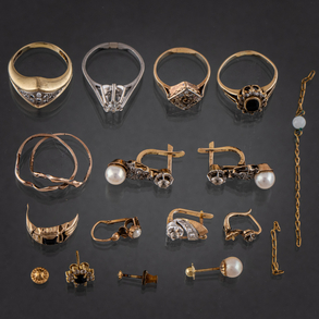 Miscelánea de anillos y pendientes en oro amarillo de 18 kt.