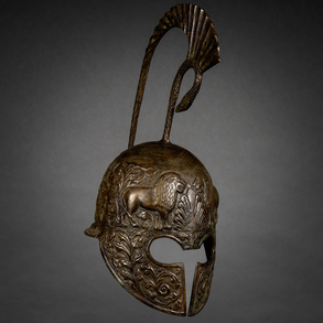 Casco Greco-Romano vintage en bronce siguiendo modelos de la antuguedad clásica del siglo XX.