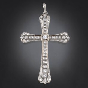 Cruz colgante en oro blanco de 18kt con diamantes talla brillante.