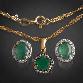 Gargantilla y pareja de pendientes en oro amarillo de 18kt con esmeralda