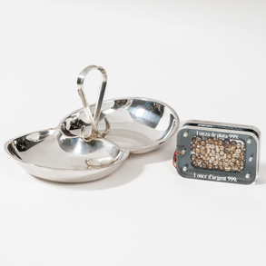 Conjunto de una onza de plata de 999 milésimas y bandeja de plata 925.