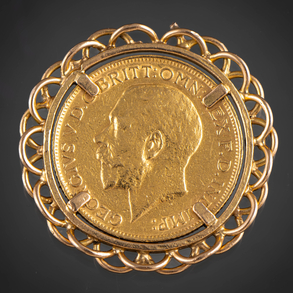 Colgante de moneda del rey George V con bonita orla calada en oro amarillo de 18 kt.