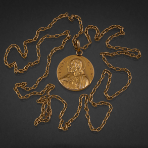 Bonita cadena de eslabones  y medalla de Dios Padre en oro amarillo de 18 kt