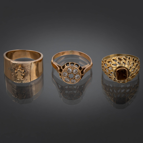 Conjunto de tres anillos en oro amarillo de 18 kt.