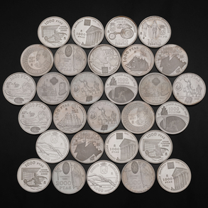 Conjunto de veintinueve monedas conmemorativas AG del Rey Juan Carlos I de diversos años.