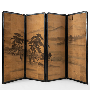 Biombo japonés de cuatro hojas en madera ebonizada en negro del siglo XIX.