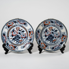 Pareja de platos en porcelana Formosa con decoración Imari del siglo XIX