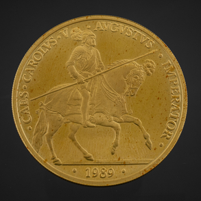 Moneda conmemorativa de Carlos V de cien ECU , AU del año 1989.