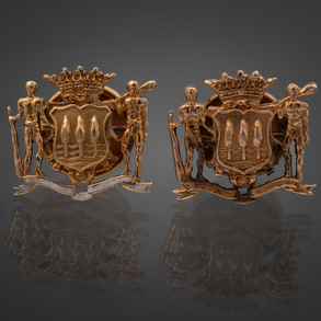 Conjunto de dos insignias con el escudo de Guipúzcoa en oro amarillo de 18 kt.